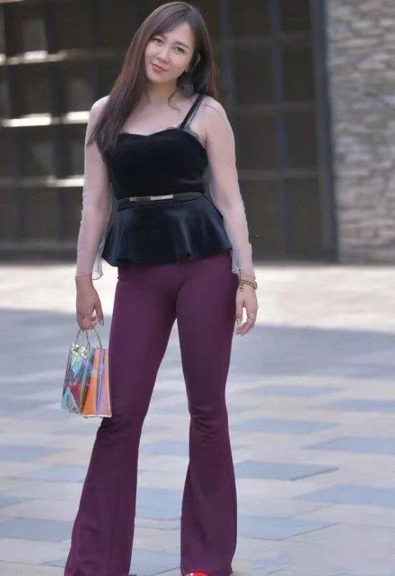 潮气十足的辣妈, 身材仍就那么好, 真是让人羡慕