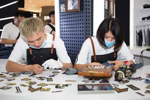 JACK &amp; JONES打造牛仔定制馆，王博文空降担任“首席体验官”