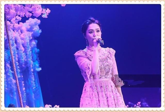 当51岁温碧霞同框37岁钟欣潼，才知道真嫩和装嫩的差距有多大！