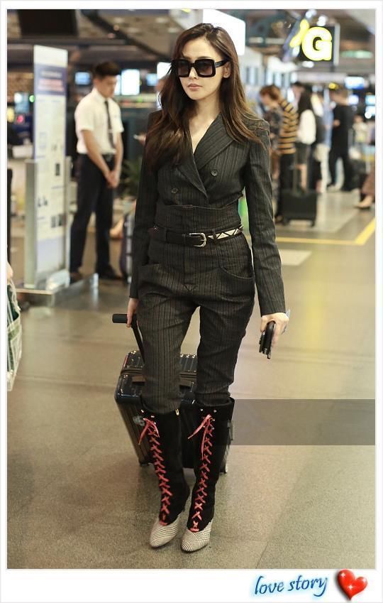 张天爱够狠！穿这么厚的裤子还硬把靴子塞进去，网友：这腿我服！