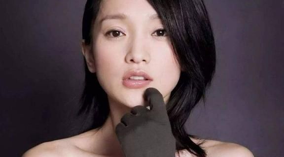 女性的高级气质,当当张钧宁跟周迅撞衫,终于见识到了