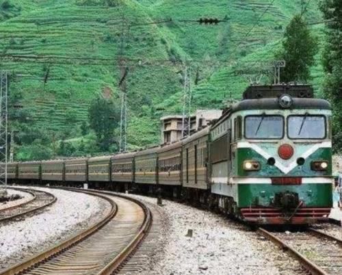  [排在]火车的排泄物，是排在轨道上吗？原来20多年都搞错了！