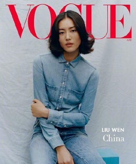  「复古」刘雯美版VOGUE封面，一身蓝色牛仔搭配，复古中分发型，简约飒气