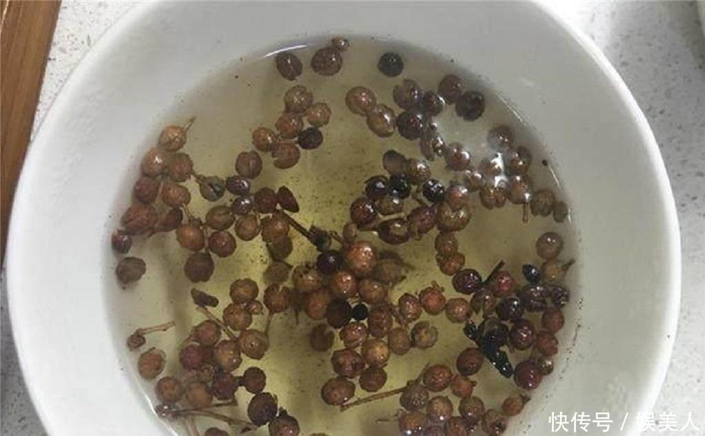 『消失』花椒配合“它”,坚持这样敷脸,美白淡斑明显,连粉刺都消失了!