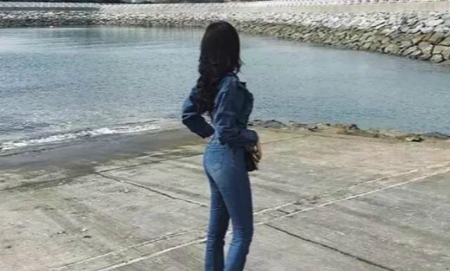「连体」潮流的连体牛仔裤美女,曼妙身姿令人牵挂!