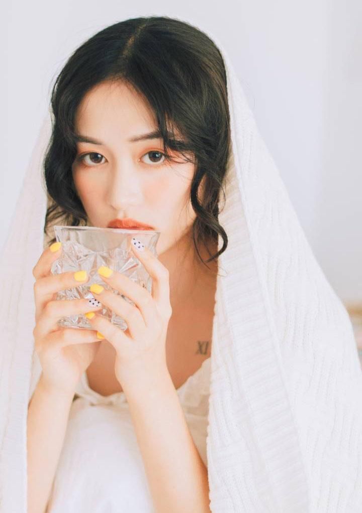 日本少女床上性感迷人诱惑图片