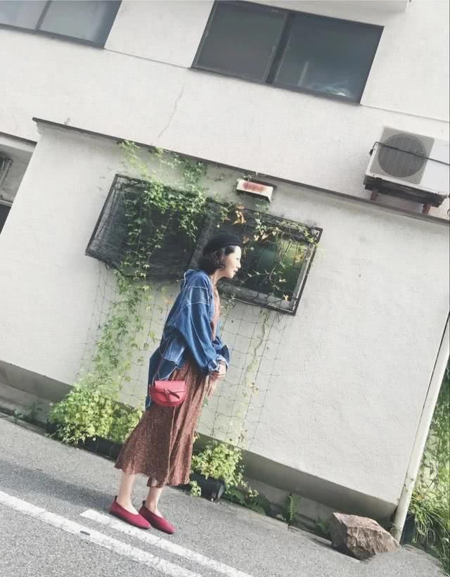  『复古』春天碎花裙穿搭：有气质才是最主要的