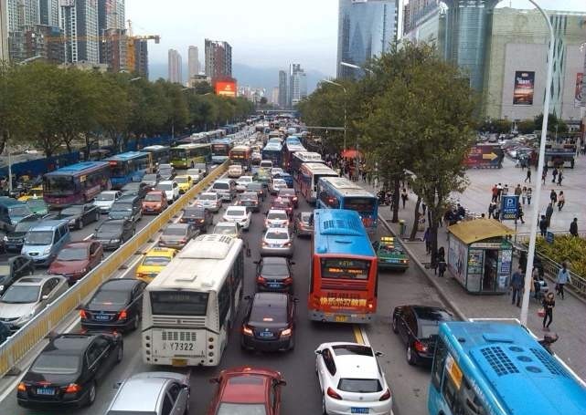  [电动车]禁摩托限制电动车，老百姓出行成问题：凭啥不禁汽车啊？