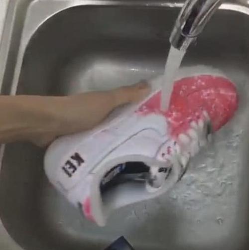 回头率飙升的“变色鞋”，基本没什么人穿过，你要不要来一双？