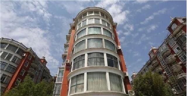  设计师■新婚夫妻40万买180°湖景房，奇葩结构吓跑装修公司，无人敢接手