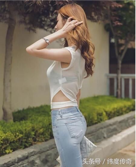 时尚穿搭,紧身牛仔裤有自然美的同时还很彰显自己的个性