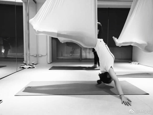 林心如健身照文艺范十足，破除二胎谣言