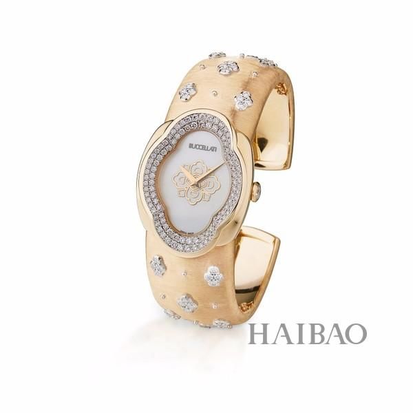 蕾哈娜 (Rihanna) 佩戴布契拉提  珠宝现身2019春夏巴黎男装周