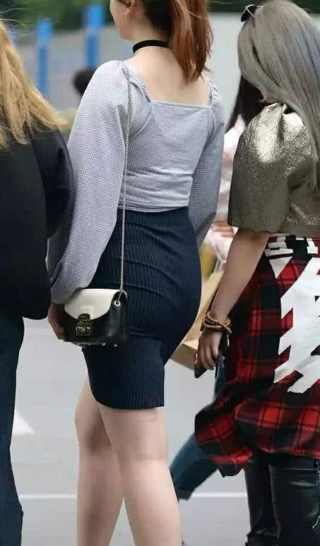 气质小姐姐蓝色包臀裙，那份性感与美丽，让人无法忘记