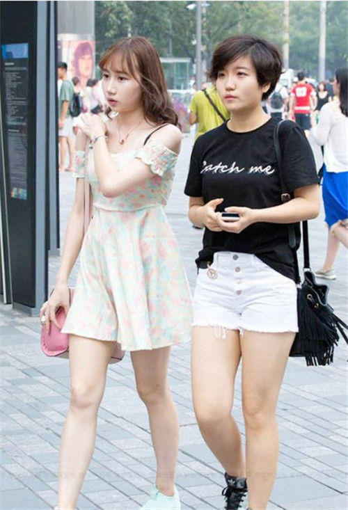  小天使@街拍：白裙小美女，灵动秀气，犹如可爱的小天使一样美丽