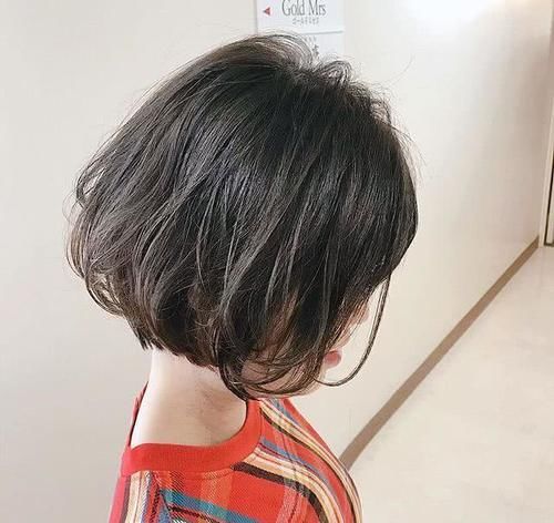  『女生』今年流行的女生短发发型，选一款就剪了吧，剪了就变美