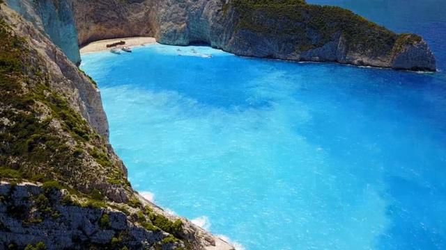 世界最著名的一丝不挂海滩,吸引了众多美女前往!