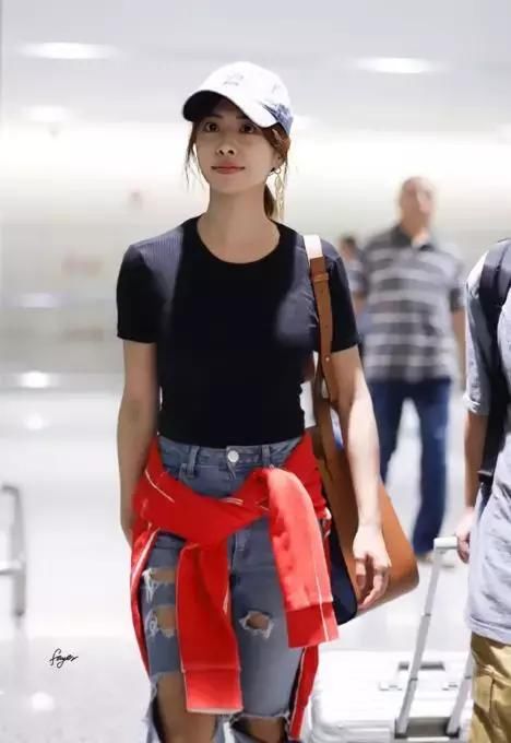 身材堪比健身教练的蔡依林，穿衣也“虎背熊腰”?