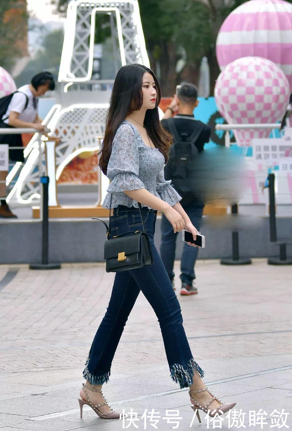 「美女」美女街拍:下衣失踪搭配,简洁大方又不失美感!