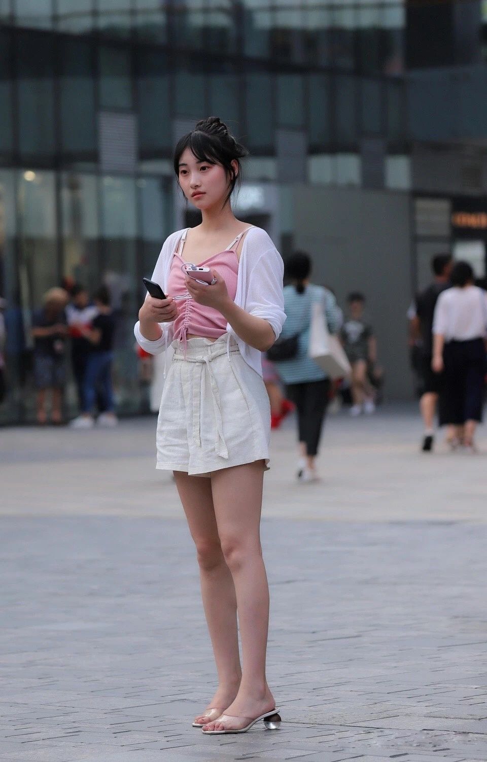 街拍丨除了脸，男人最在意女人身体哪个部位?