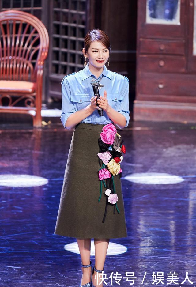  「刘涛」奔四女人尽量不要打底裤配大衣！学刘涛这样来穿，意外减龄又时髦
