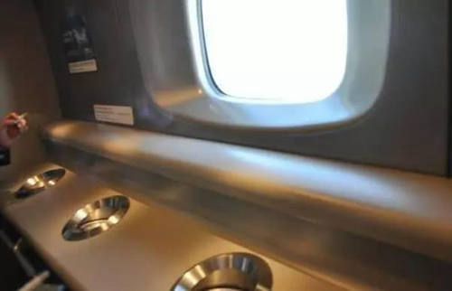 为什么日本高铁可以吸烟，而中国高铁却禁止呢？现在终于明白了！