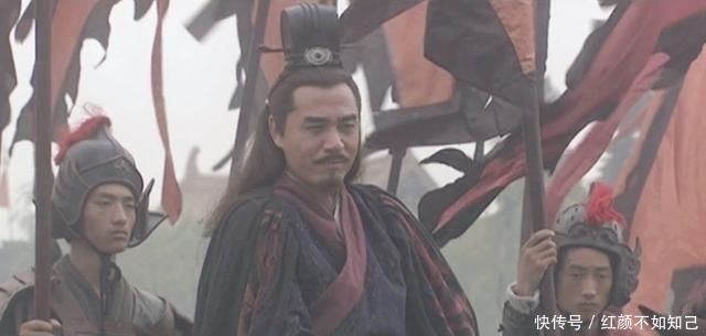 朱元璋剧照:朱元璋写了副对联挂在殿前,大臣一脚踢翻,朱元璋重重有赏