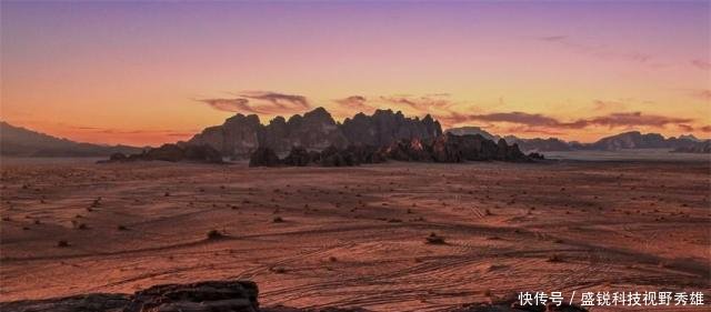 在沙漠中的农场从300米的地下取水,堪称人类奇观!