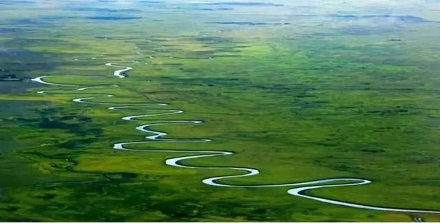 全球最窄的河流只有一本书宽，更怪的是水往高处流