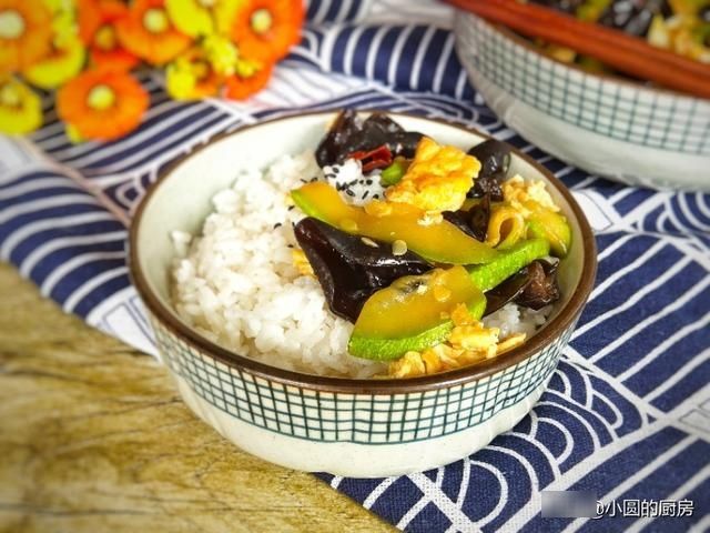  『西葫芦』减脂餐中的神仙蔬菜营养丰富，热量低，还能替代主食，好吃