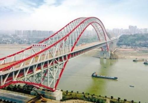 中国最怪的桥，设计师仅初中文凭！桥墩悬空30年都不垮，全球仅4