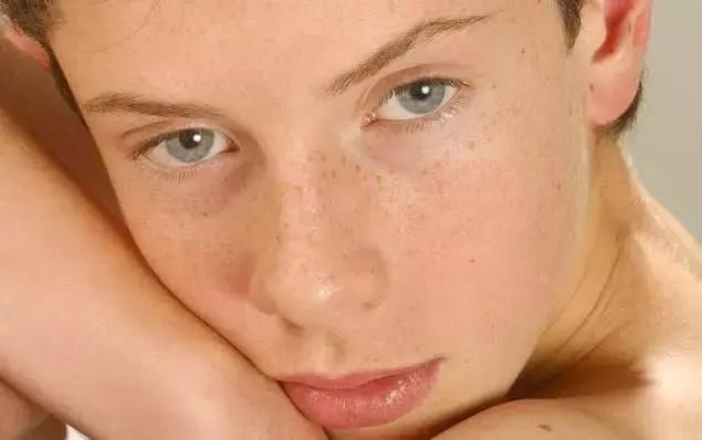 200万的螨虫夜晚在你脸上“蹦迪”,两个方法轻松对付!