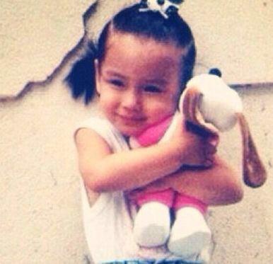 Angelababy童年照上热搜，这下真有人相信她没整容了