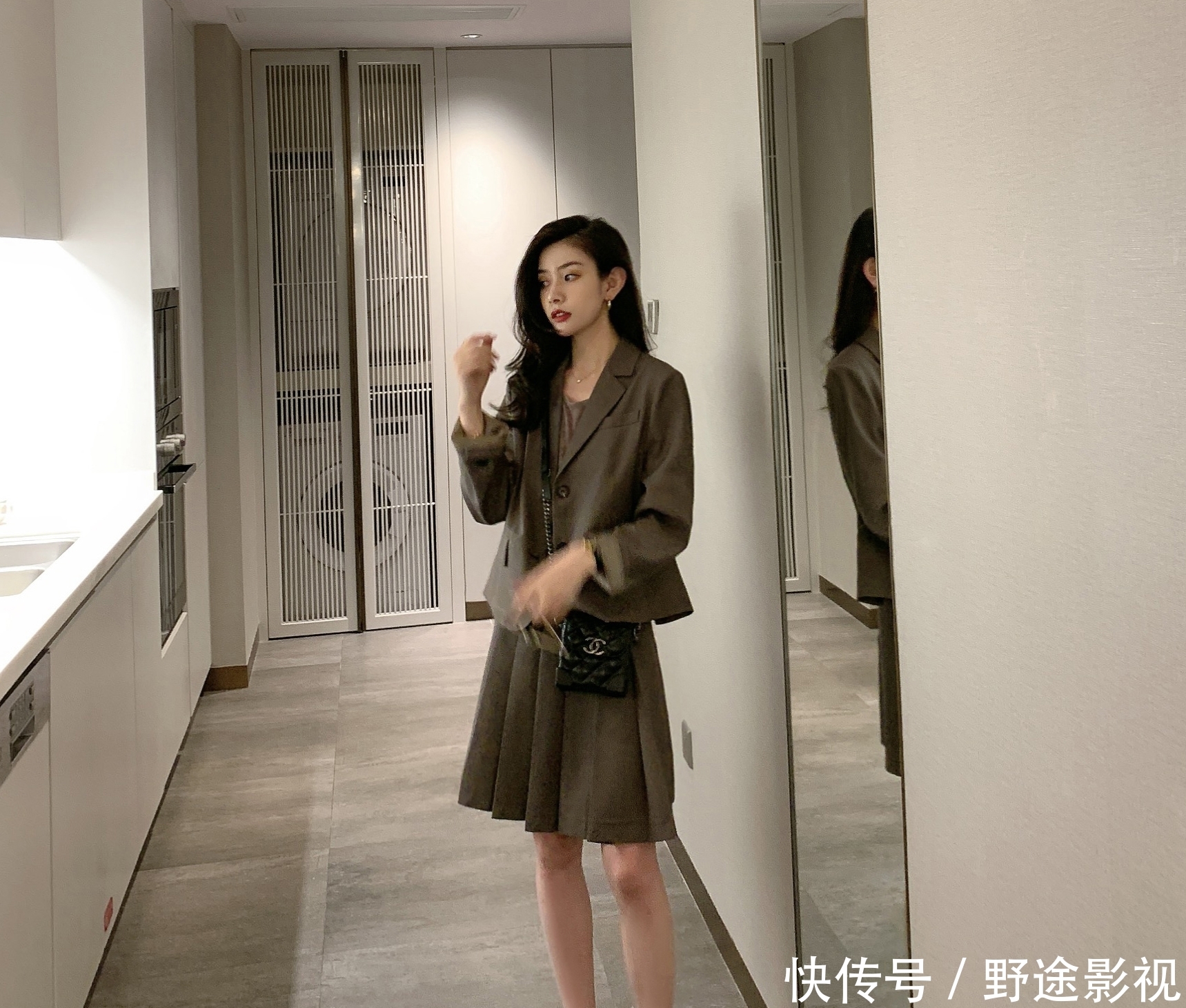 『大喜』网红大喜解锁小个子OL穿搭,气场与时髦兼具,20+瞎穿都好看