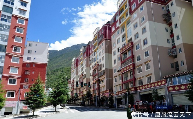  名气■曾是四川的省会城市，看起来像县城，名气却不输上海，是