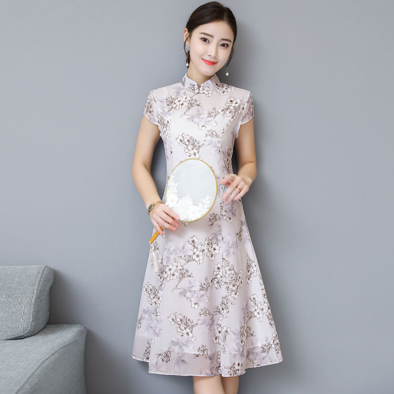 去夜店穿美得倾国倾城的旗袍,配欧美丁字裤,美得让人惊艳和心醉