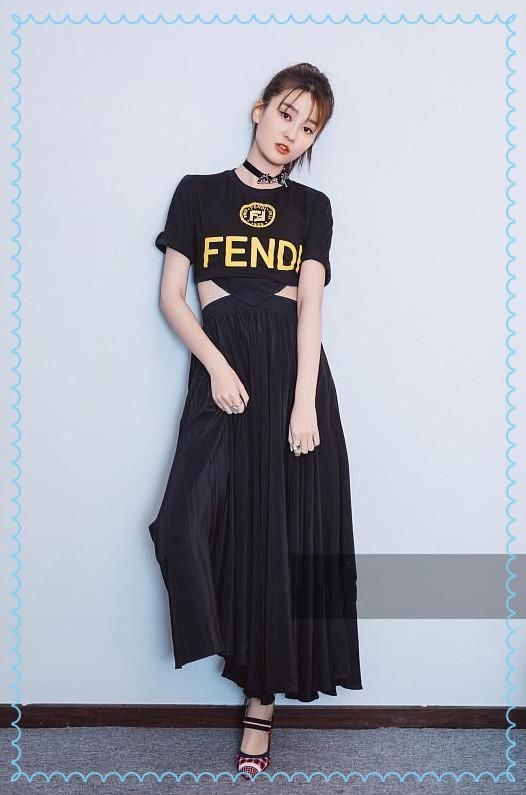 本以为李金铭的这件黑T恤够疯狂了,可看到乔欣,我瞬间折服了!