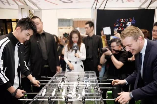 每周芭报|Dior开始卖公仔了!唐嫣居然会说土味情话?