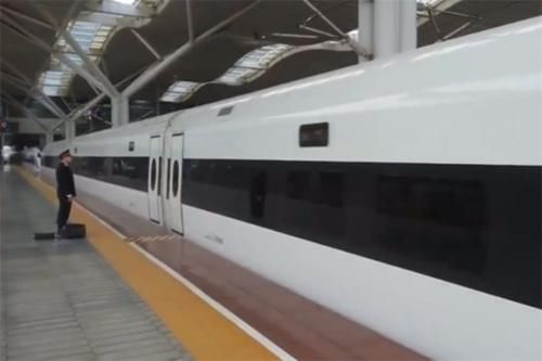  「我国」我国高铁已经亏了4万亿，为什么还要一直修建？终于知道