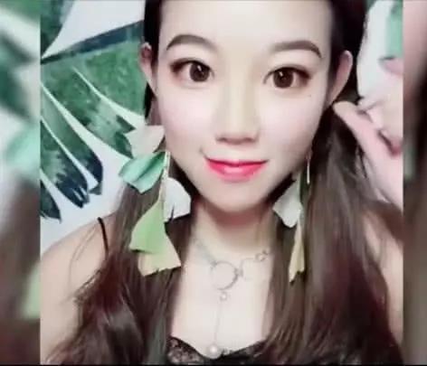 中国妹子展现“教科书级别”化妆术,让国外网友难以置信