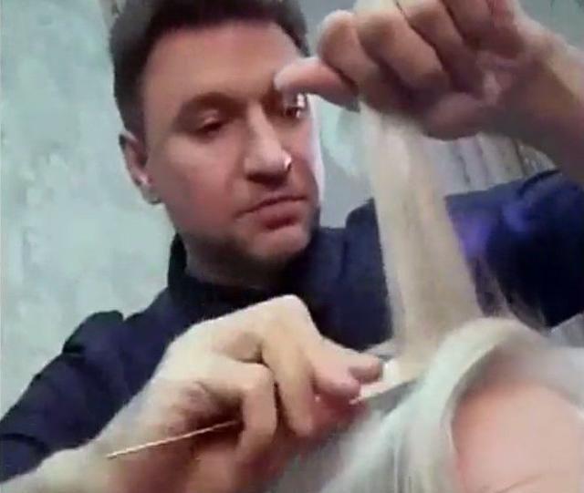 76岁的老奶奶化了个妆，看傻了，吓得赶紧让网红脸的女友卸下妆