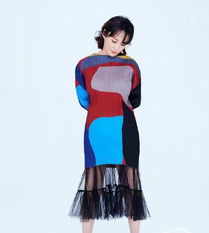 蒋勤勤化浓妆拍孕照惹争议，怀孕真要跟化妆护肤绝缘？