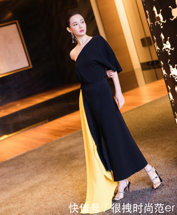 许晴女人味十足无人可比？那是你没看到谭卓，穿紧身裙性感美艳！