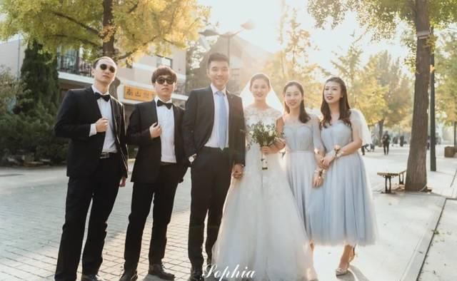  婚纱：婚礼当天婚纱礼服要选几套？答案在这儿！