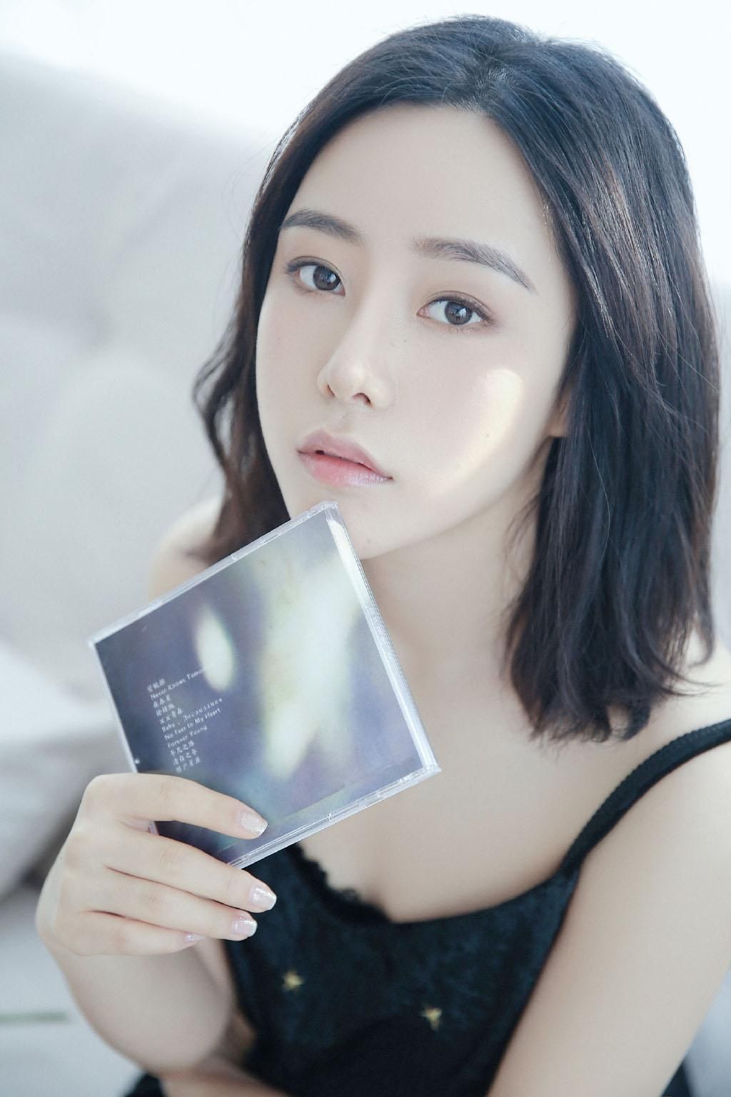 极品少妇性感吊带黑色诱惑写真图片