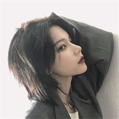  『黑长直』“初恋”还在的女生，多半都喜欢这“3发型”，难怪被喊异性绝缘体