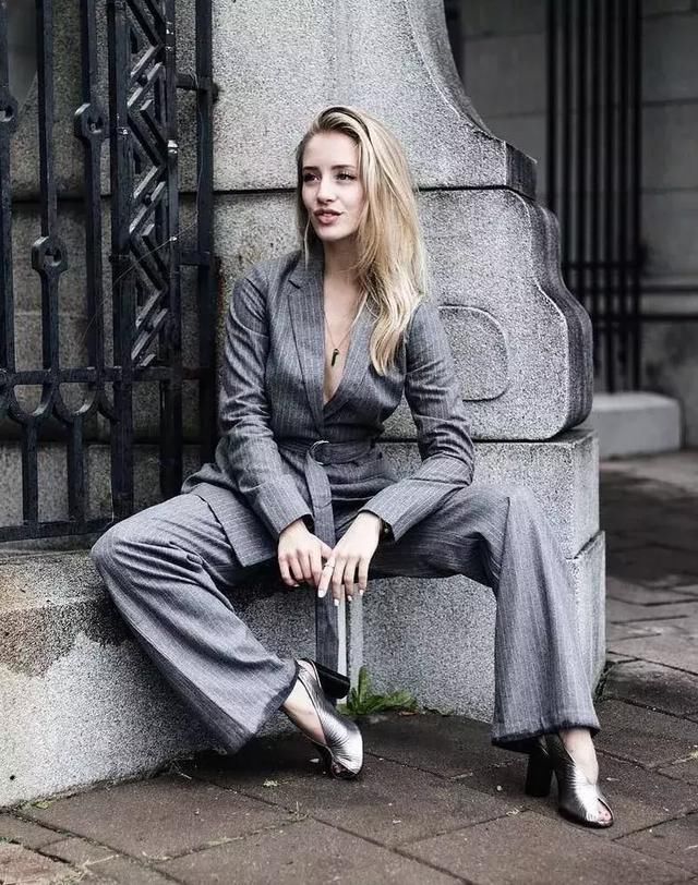 初代博主，最爱的还是她-换季穿衣没灵感?从她身上能找到!