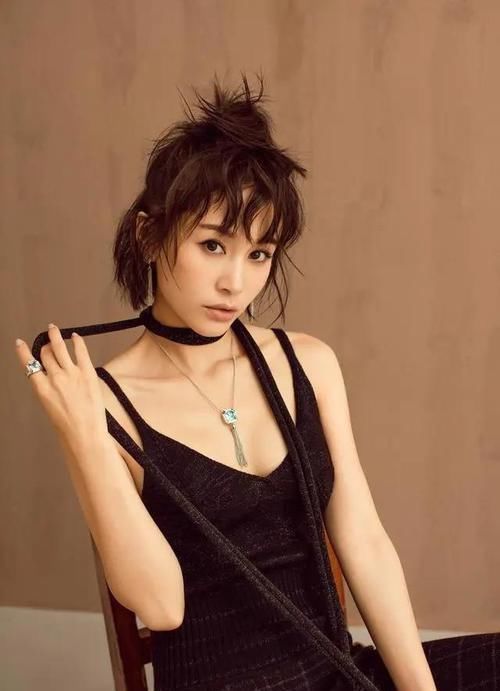  [女人]40岁以上的女人别随便烫头发，3款简约好看的发型，让你年轻5岁