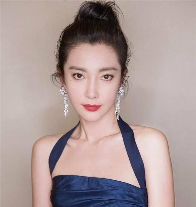  #女性来说#见过世面的女人，很少戴黄金首饰，瞧阔太们这4种，显高级又贵气