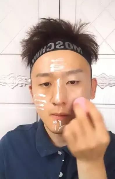 帅气空少是化出来的啊！最后太让人懵逼，网友：这化妆技术真的牛